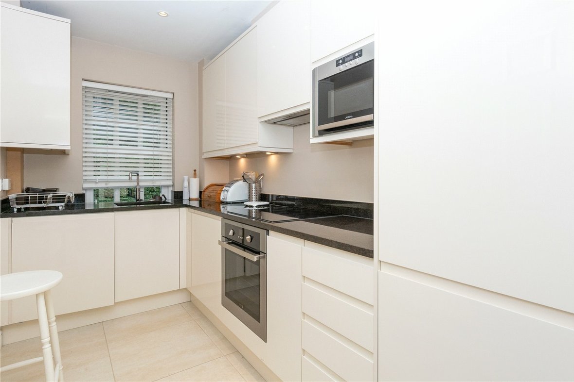 2 Bedroom Apartment Let AgreedApartment Let Agreed in Chime Square, St. Albans, Hertfordshire - View 3 - Collinson Hall