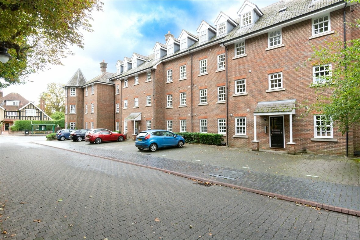 2 Bedroom Apartment Let AgreedApartment Let Agreed in Chime Square, St. Albans, Hertfordshire - View 1 - Collinson Hall