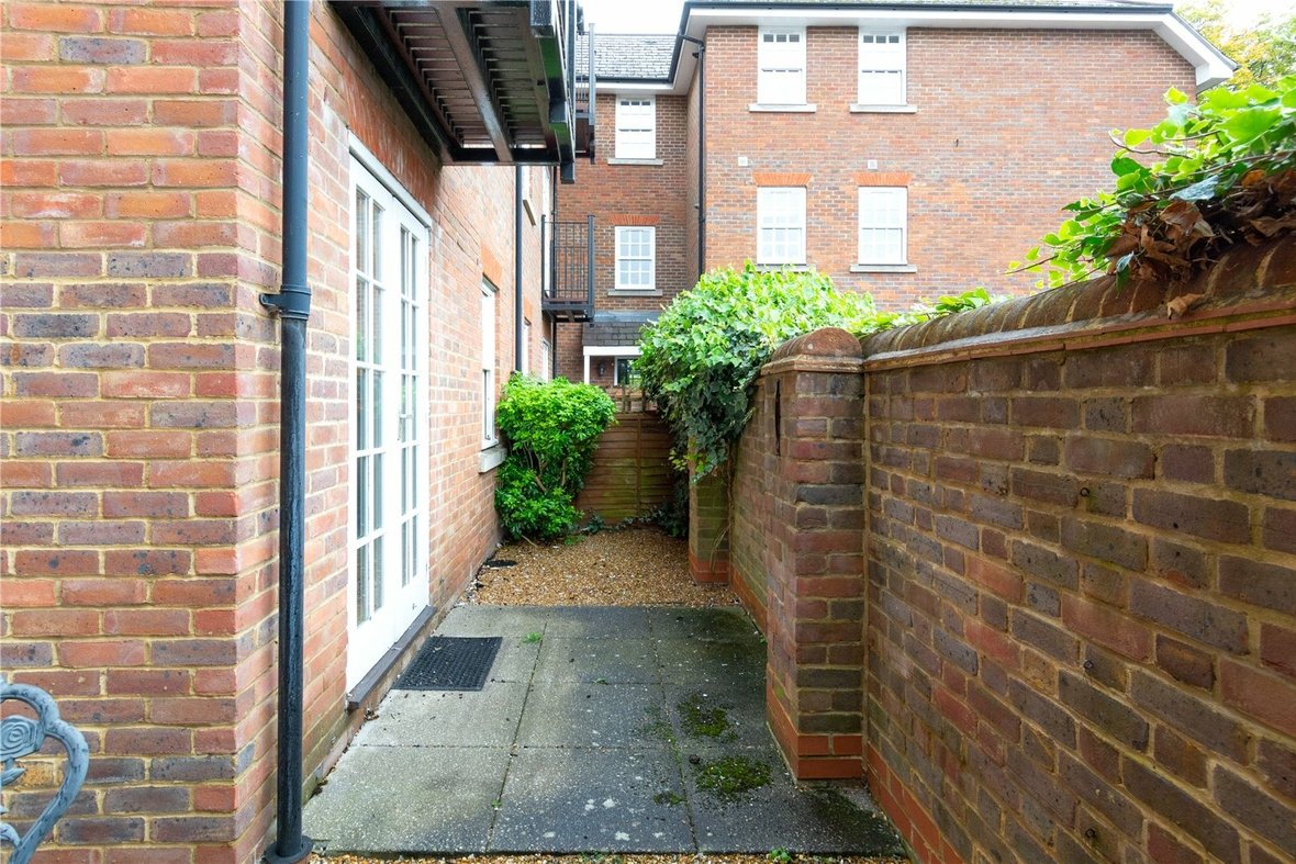 2 Bedroom Apartment Let AgreedApartment Let Agreed in Chime Square, St. Albans, Hertfordshire - View 10 - Collinson Hall