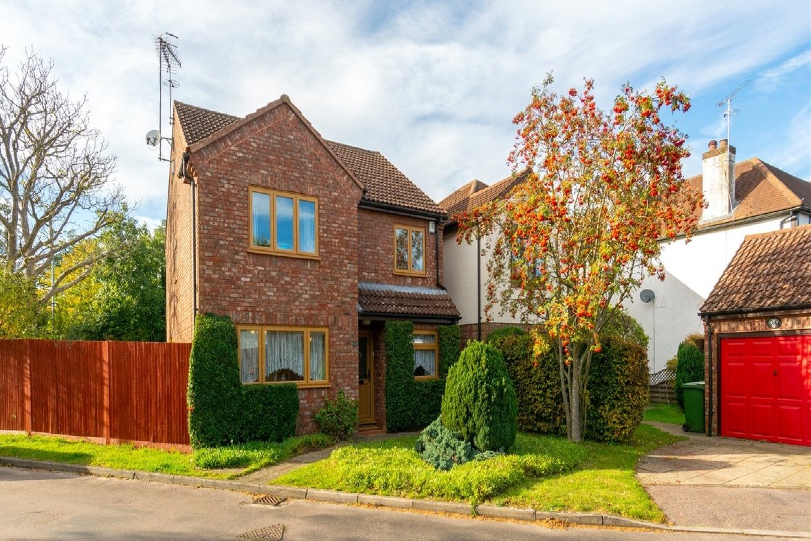 4 Bedroom House Sold Subject to Contract in Balmoral Close, Park Street, St. Albans - View 23 - Collinson Hall