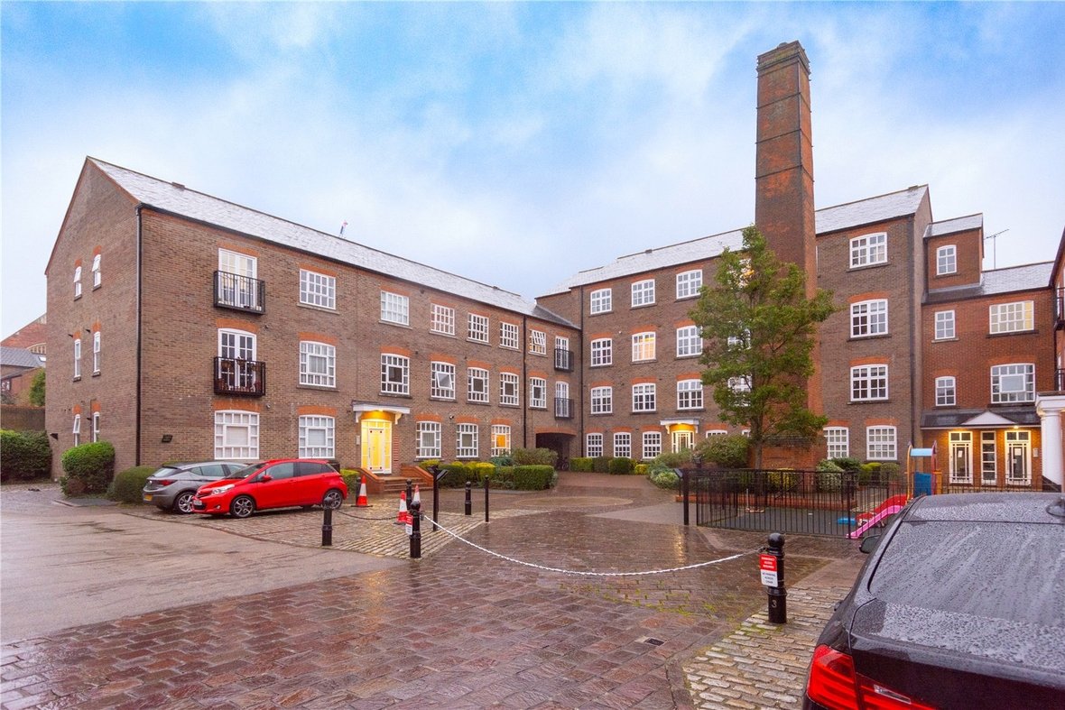 2 Bedroom Apartment Let AgreedApartment Let Agreed in Milliners Court, Lattimore Road, St. Albans - View 1 - Collinson Hall