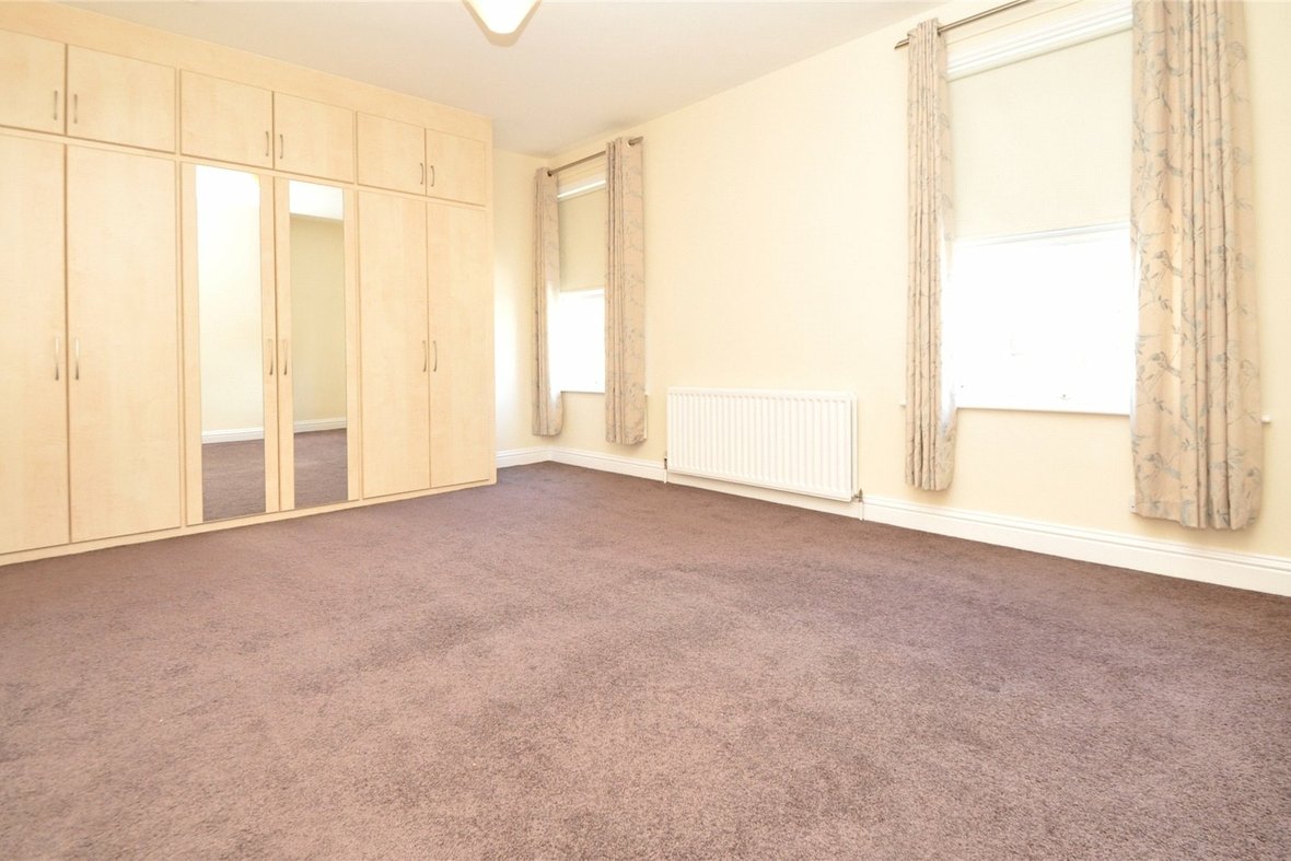 3 Bedroom House For Sale in Lattimore Road, St. Albans - View 8 - Collinson Hall