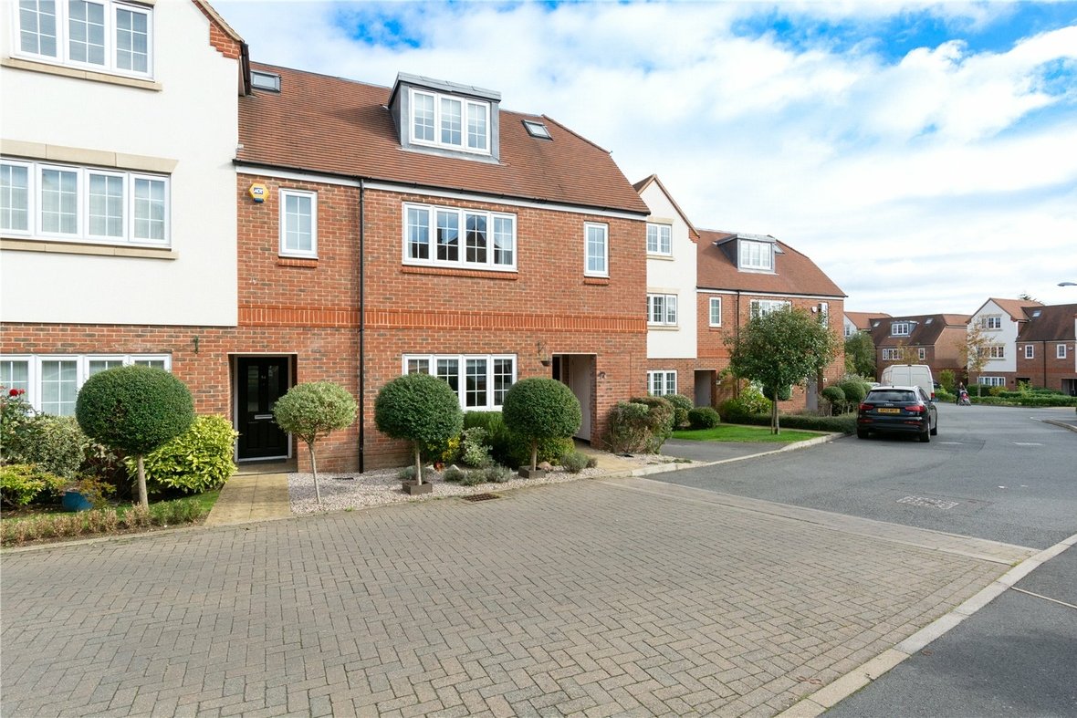 4 Bedroom House Let AgreedHouse Let Agreed in Mortimer Crescent, St Albans - View 10 - Collinson Hall