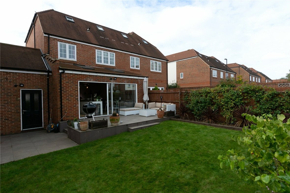 4 Bedroom House Let AgreedHouse Let Agreed in Mortimer Crescent, St Albans - View 9 - Collinson Hall