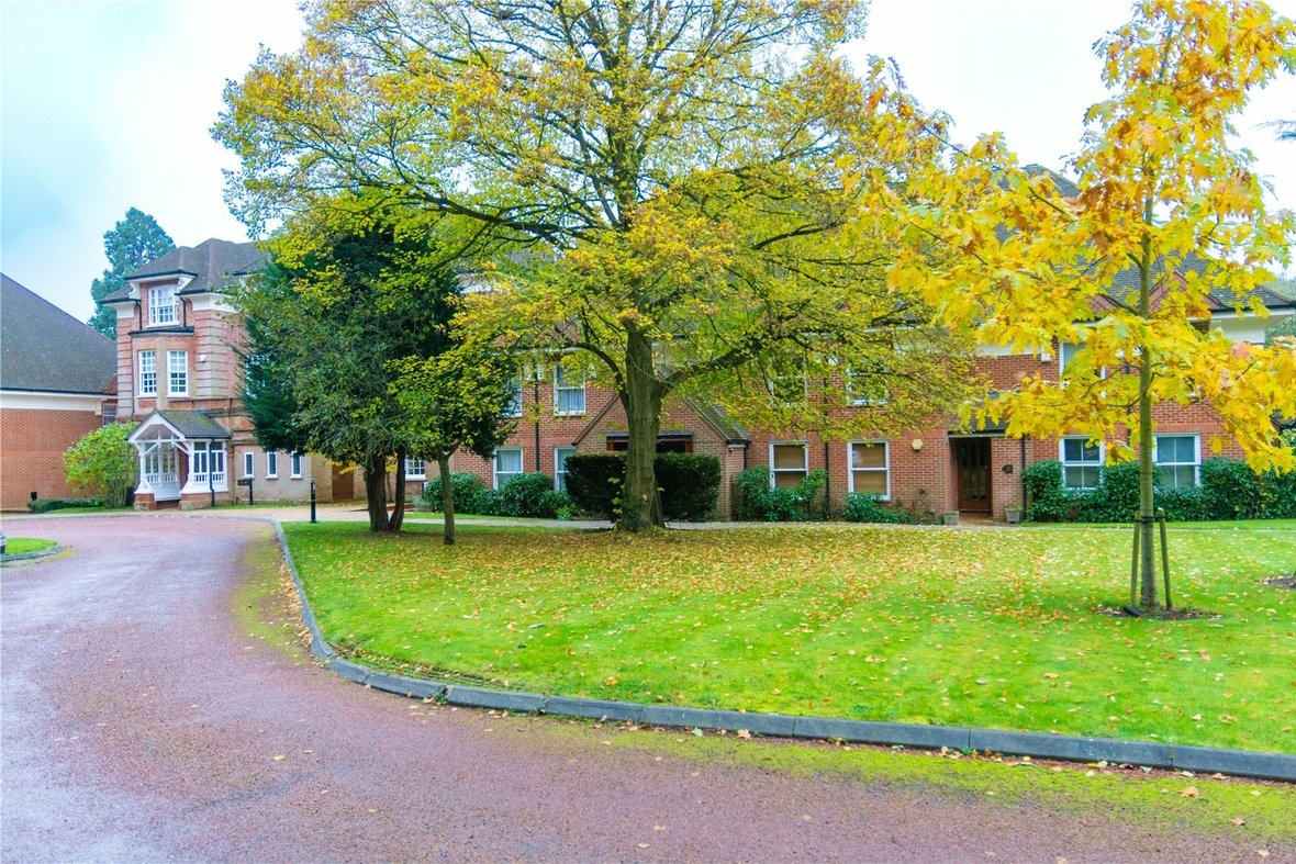 2 Bedroom Apartment Sold Subject to Contract in Birklands Park, London Road, St. Albans - View 9 - Collinson Hall