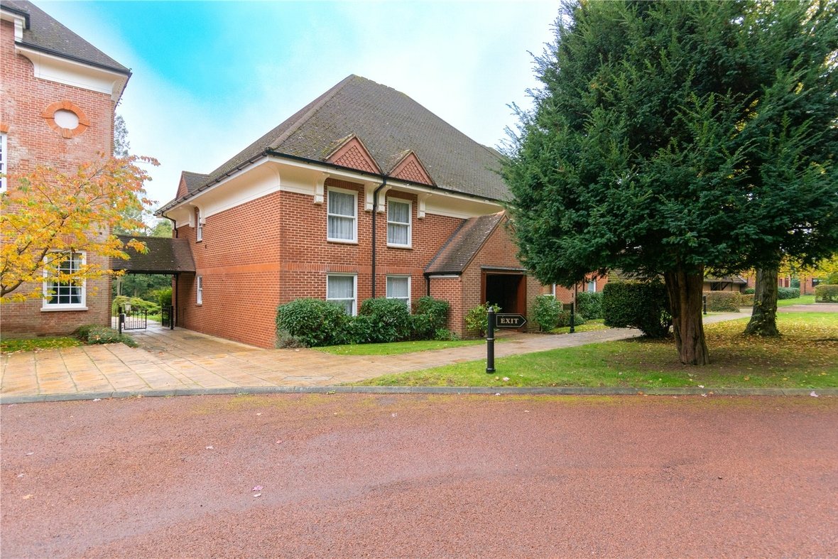 2 Bedroom Apartment Sold Subject to Contract in Birklands Park, London Road, St. Albans - View 15 - Collinson Hall