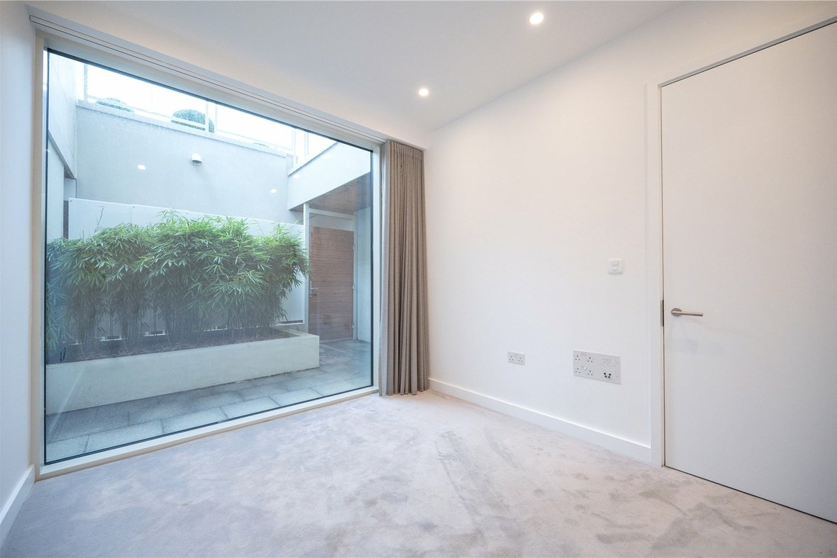 4 Bedroom House Sold Subject to Contract in Gabriel Square, St. Albans, Hertfordshire - View 6 - Collinson Hall