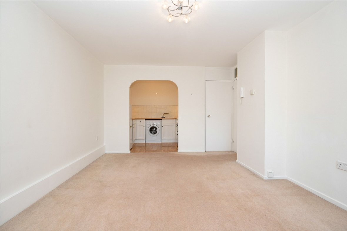 1 Bedroom Apartment LetApartment Let in Hawkshill, Dellfield, St. Albans - View 6 - Collinson Hall