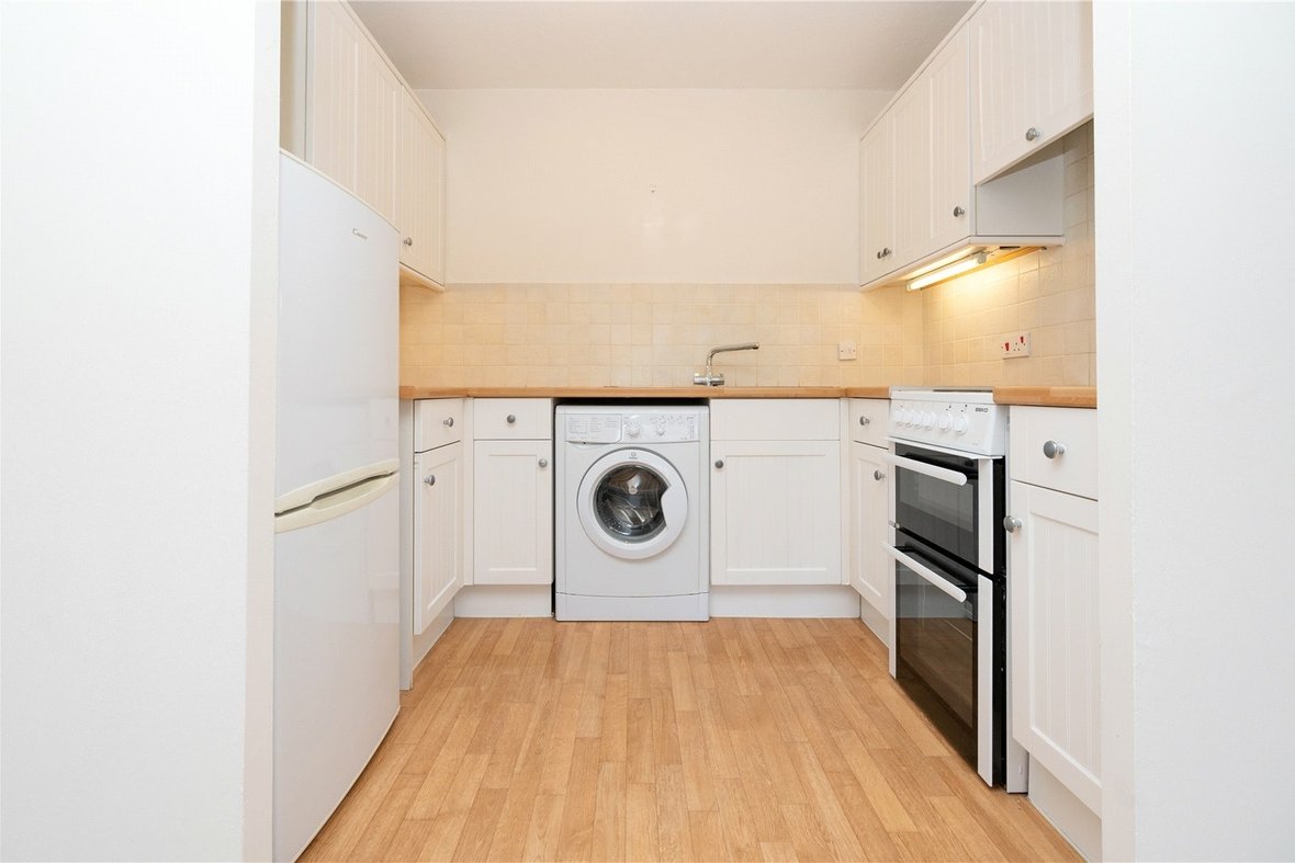 1 Bedroom Apartment LetApartment Let in Hawkshill, Dellfield, St. Albans - View 5 - Collinson Hall