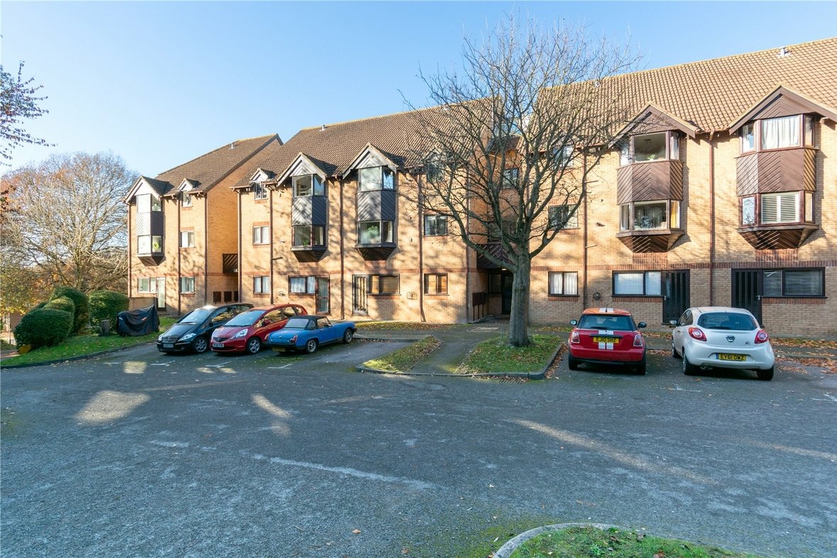 1 Bedroom Apartment LetApartment Let in Hawkshill, Dellfield, St. Albans - View 1 - Collinson Hall