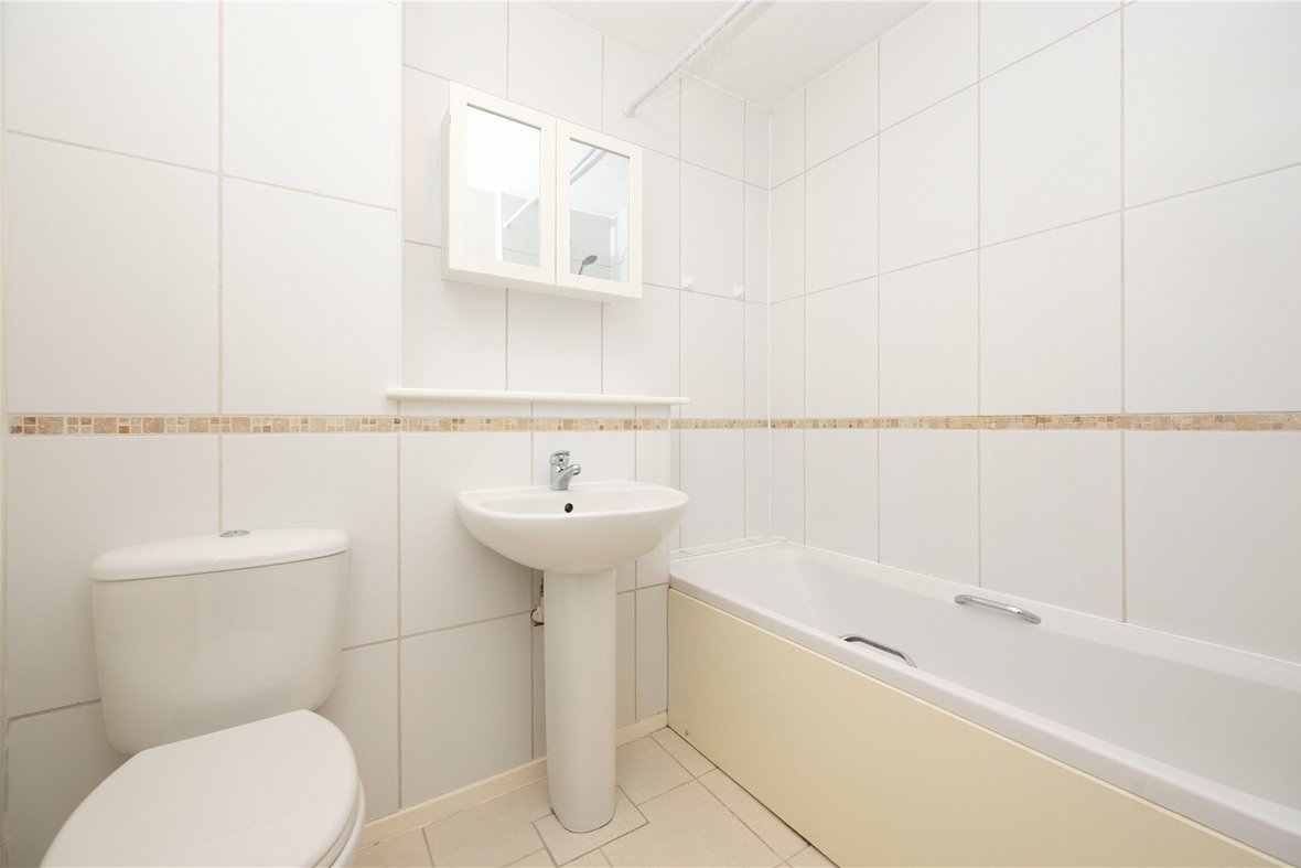 1 Bedroom Apartment LetApartment Let in Hawkshill, Dellfield, St. Albans - View 9 - Collinson Hall