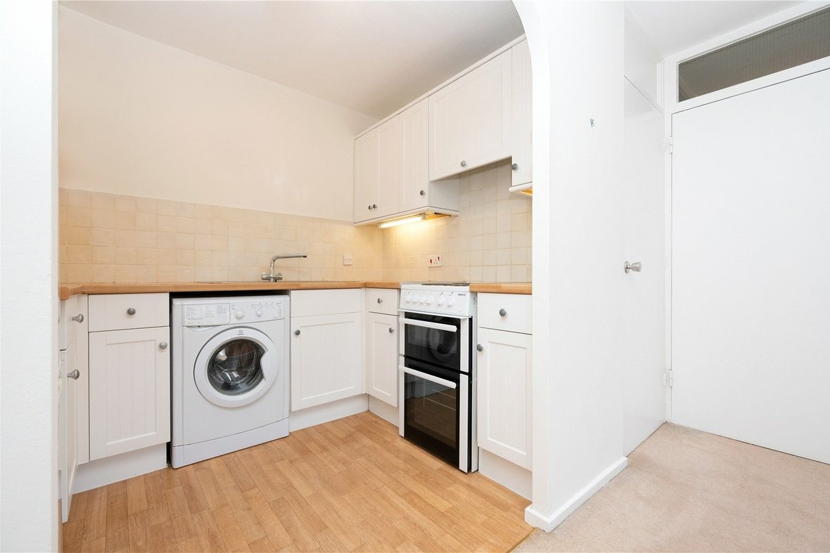 1 Bedroom Apartment LetApartment Let in Hawkshill, Dellfield, St. Albans - View 4 - Collinson Hall