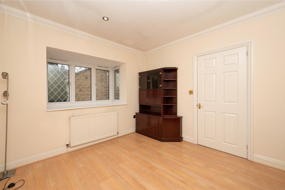 3 Bedroom Bungalow For Sale in Heracles Close, Park Street, St. Albans - View 16 - Collinson Hall