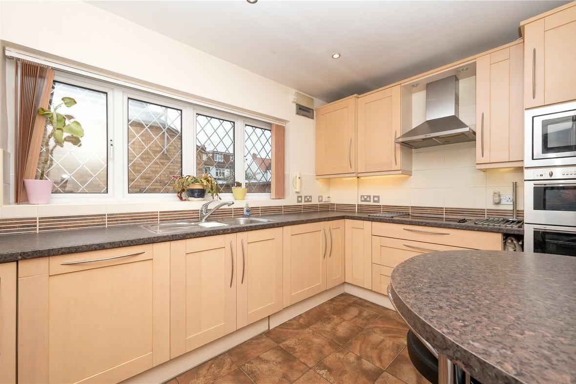 3 Bedroom Bungalow For Sale in Heracles Close, Park Street, St. Albans - View 4 - Collinson Hall