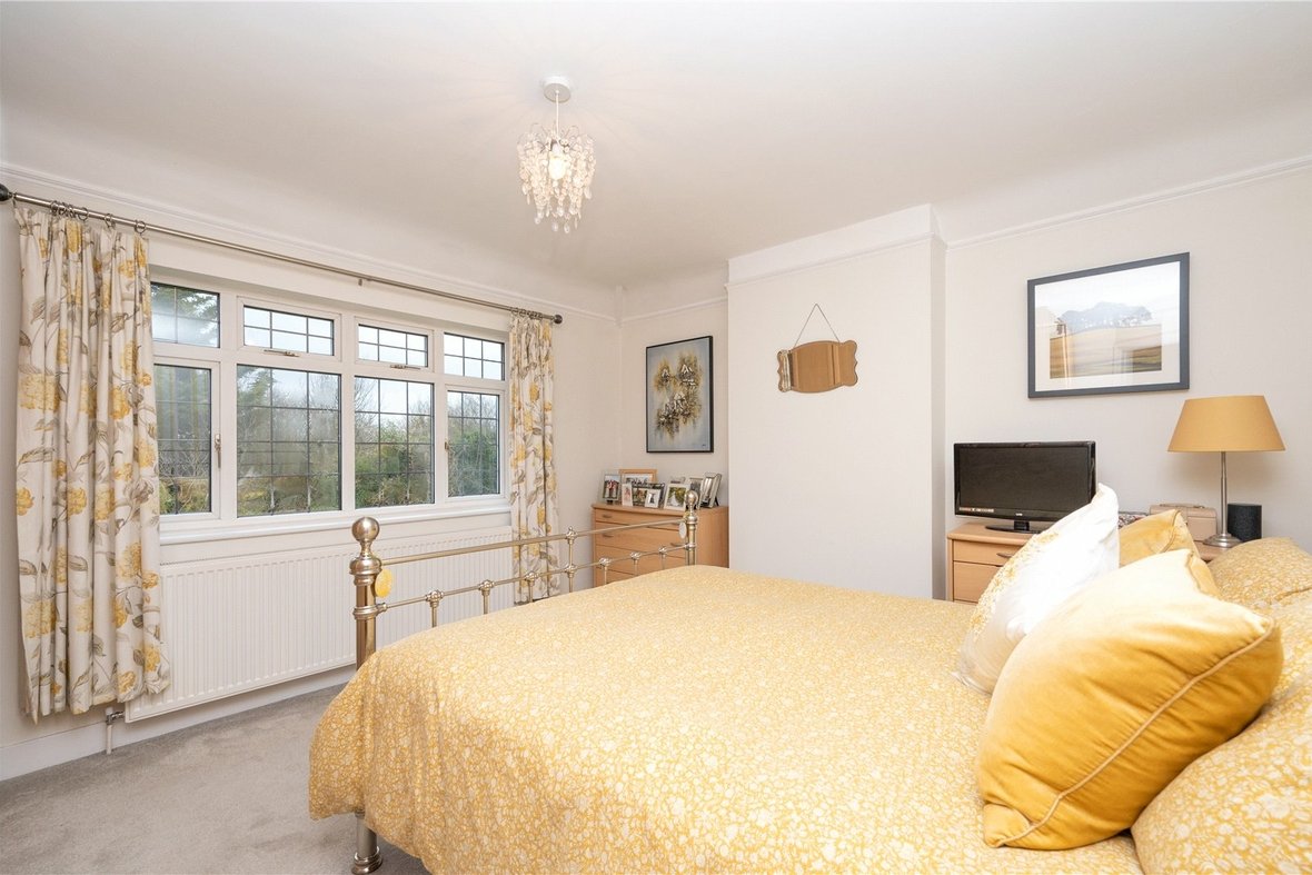 4 Bedroom House Sold Subject to Contract in Watling Street, Park Street, St. Albans - View 7 - Collinson Hall