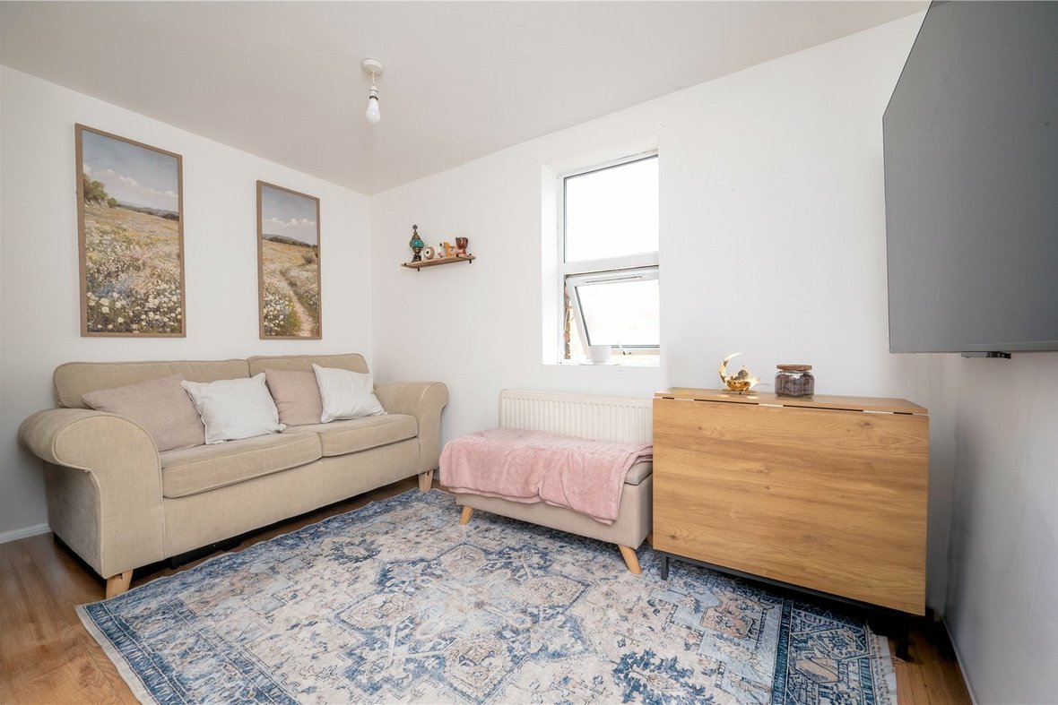 1 Bedroom Apartment To LetApartment To Let in Hatfield Road, St. Albans, Hertfordshire - View 2 - Collinson Hall