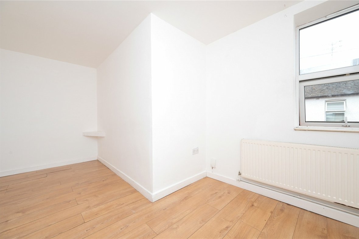 1 Bedroom Apartment To LetApartment To Let in Hatfield Road, St. Albans, Hertfordshire - View 2 - Collinson Hall