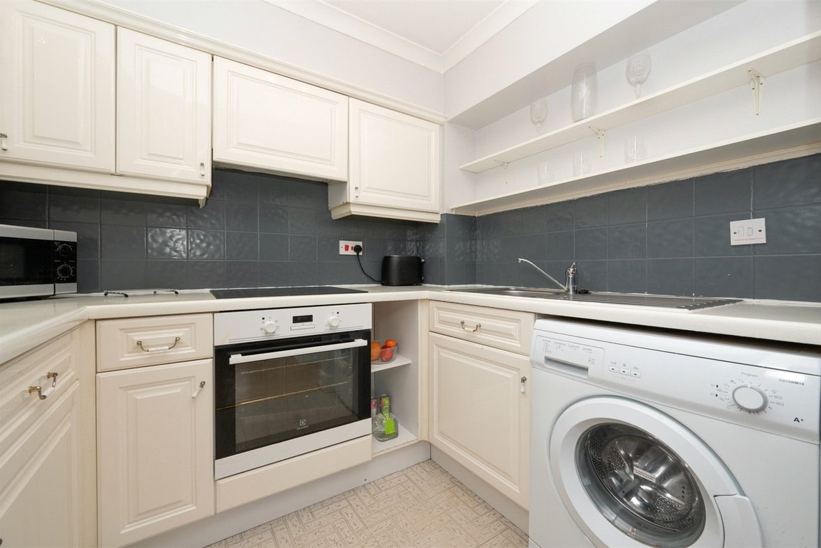 1 Bedroom Apartment Let AgreedApartment Let Agreed in Granville Road, St. Albans, Hertfordshire - View 7 - Collinson Hall