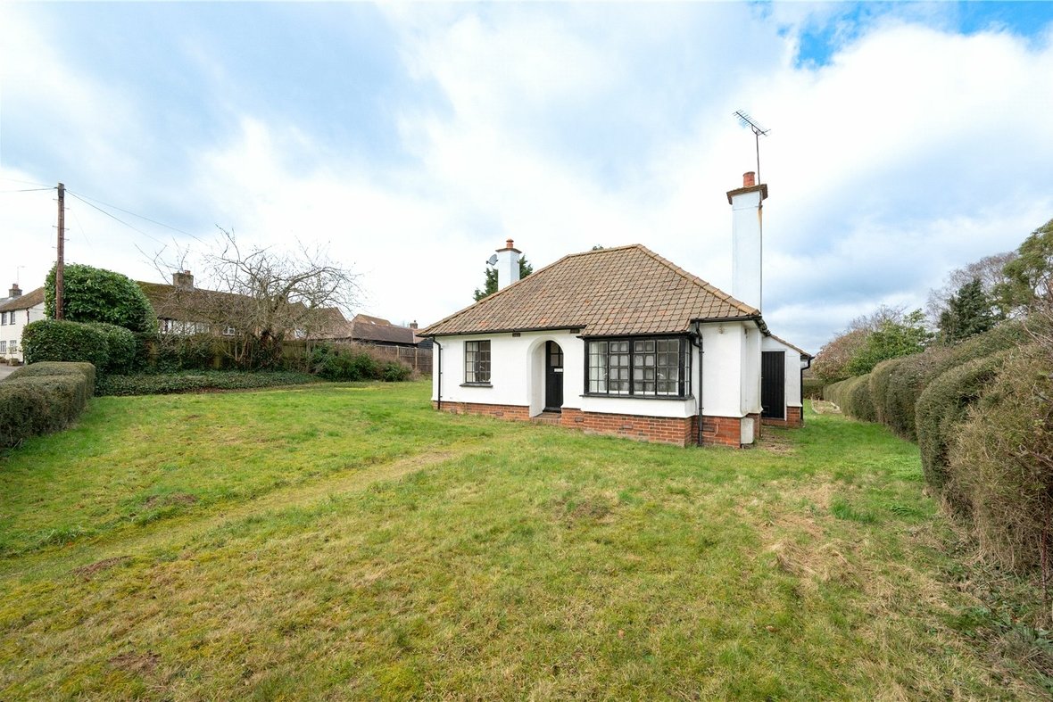 2 Bedroom Bungalow Let AgreedBungalow Let Agreed in River Hill, Flamstead, St. Albans - View 2 - Collinson Hall