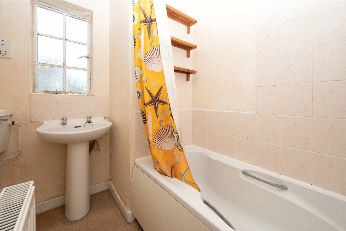 2 Bedroom Bungalow Let AgreedBungalow Let Agreed in River Hill, Flamstead, St. Albans - View 5 - Collinson Hall