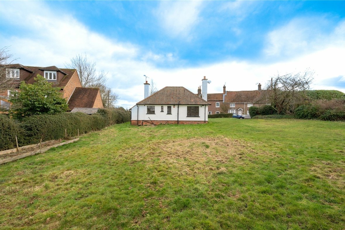 2 Bedroom Bungalow Let AgreedBungalow Let Agreed in River Hill, Flamstead, St. Albans - View 9 - Collinson Hall