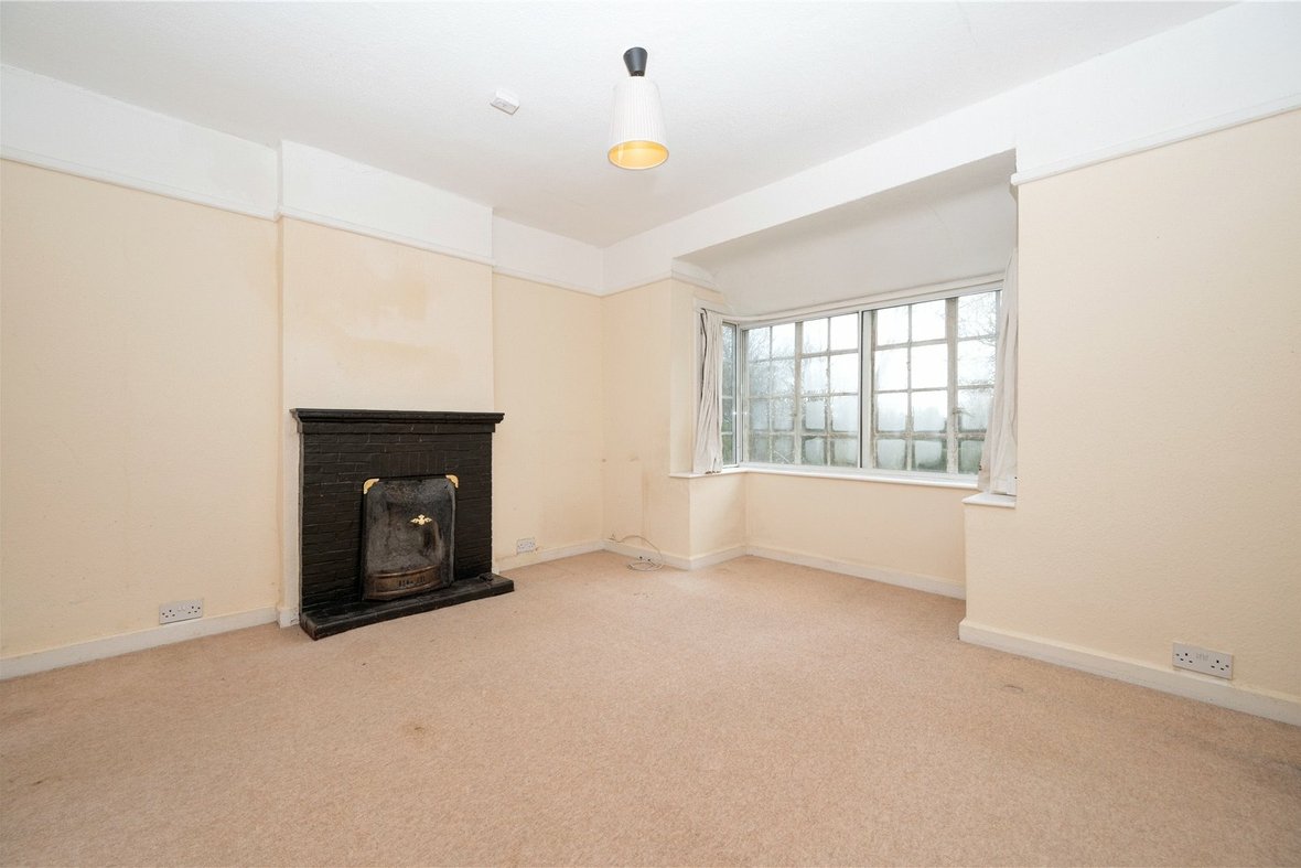 2 Bedroom Bungalow Let AgreedBungalow Let Agreed in River Hill, Flamstead, St. Albans - View 3 - Collinson Hall