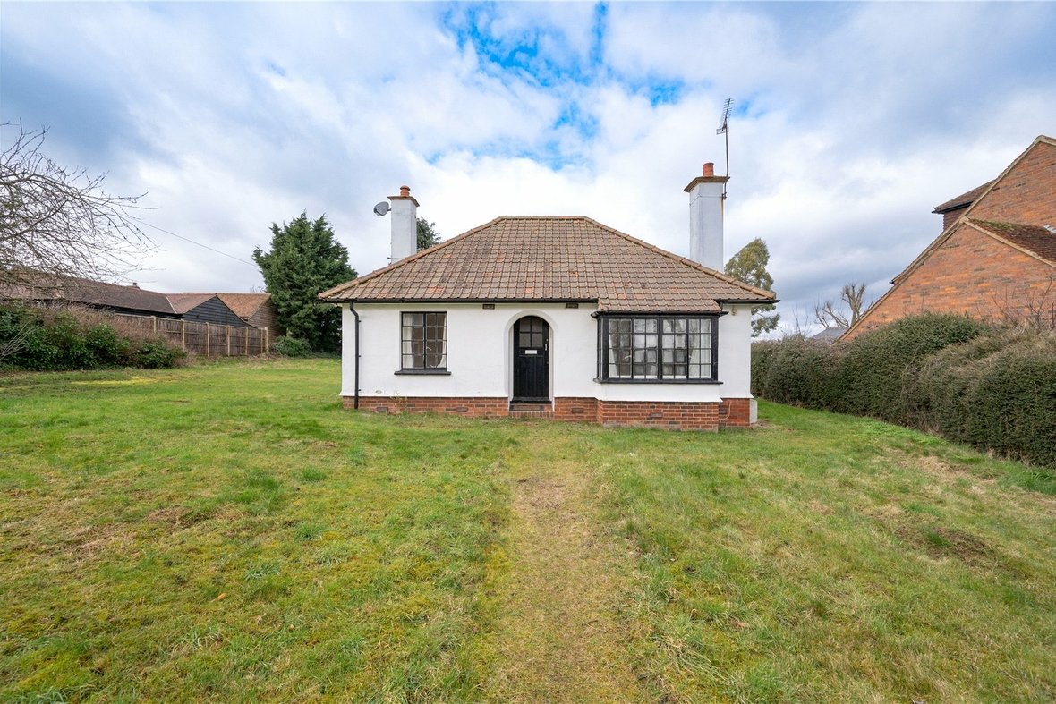 2 Bedroom Bungalow Let AgreedBungalow Let Agreed in River Hill, Flamstead, St. Albans - View 1 - Collinson Hall