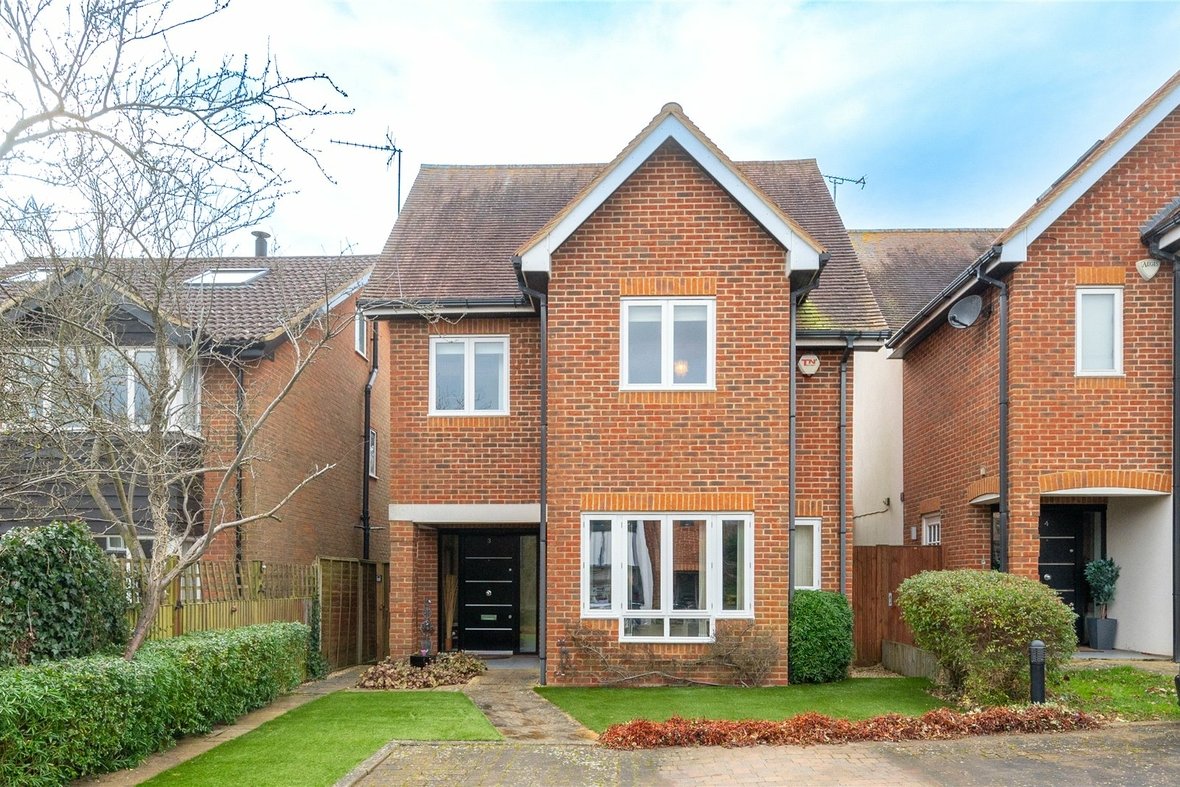 4 Bedroom House For Sale in Rosedene End, Watford Road, St. Albans, Hertfordshire - View 1 - Collinson Hall