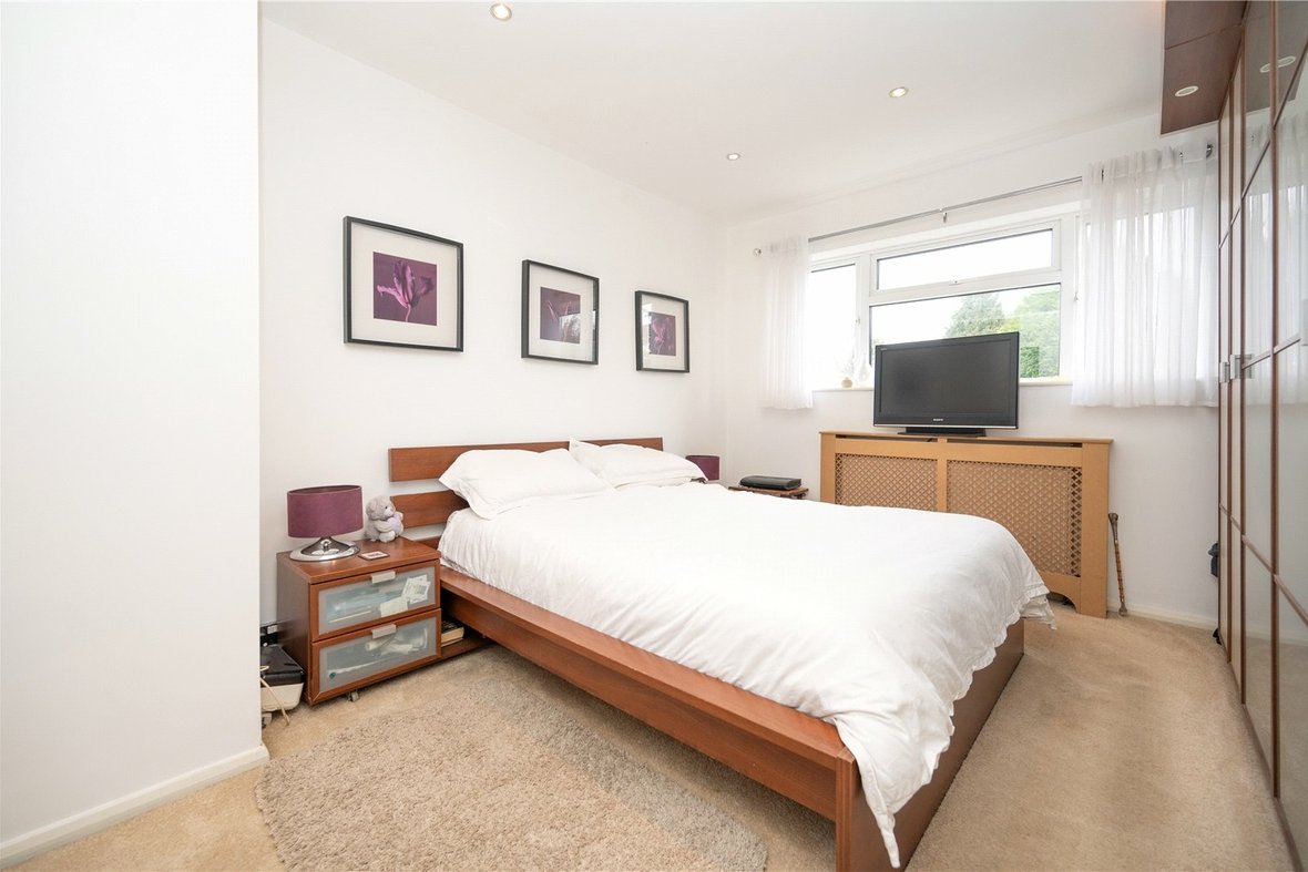 5 Bedroom House Let AgreedHouse Let Agreed in St Vincent Drive, St. Albans, Hertfordshire - View 6 - Collinson Hall