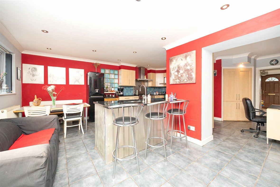 5 Bedroom House Let in St Vincent Drive, St. Albans, Hertfordshire - View 3 - Collinson Hall