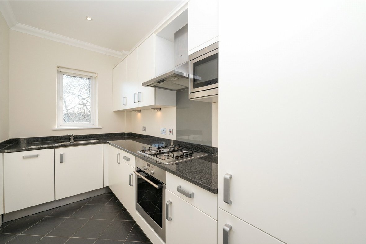 3 Bedroom Apartment Let AgreedApartment Let Agreed in Highfield Lane, Tyttenhanger, St. Albans - View 6 - Collinson Hall