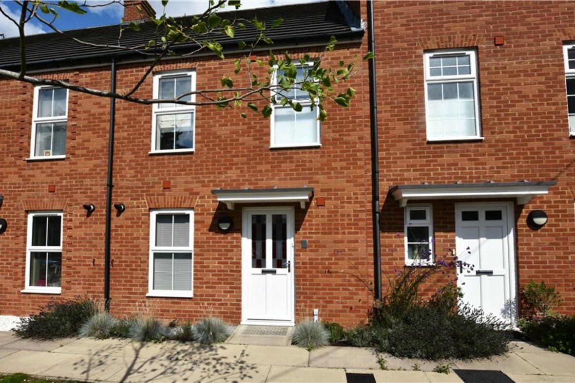 3 Bedroom House Sold Subject to Contract in Fleming Drive, Markyate, St. Albans - View 1 - Collinson Hall