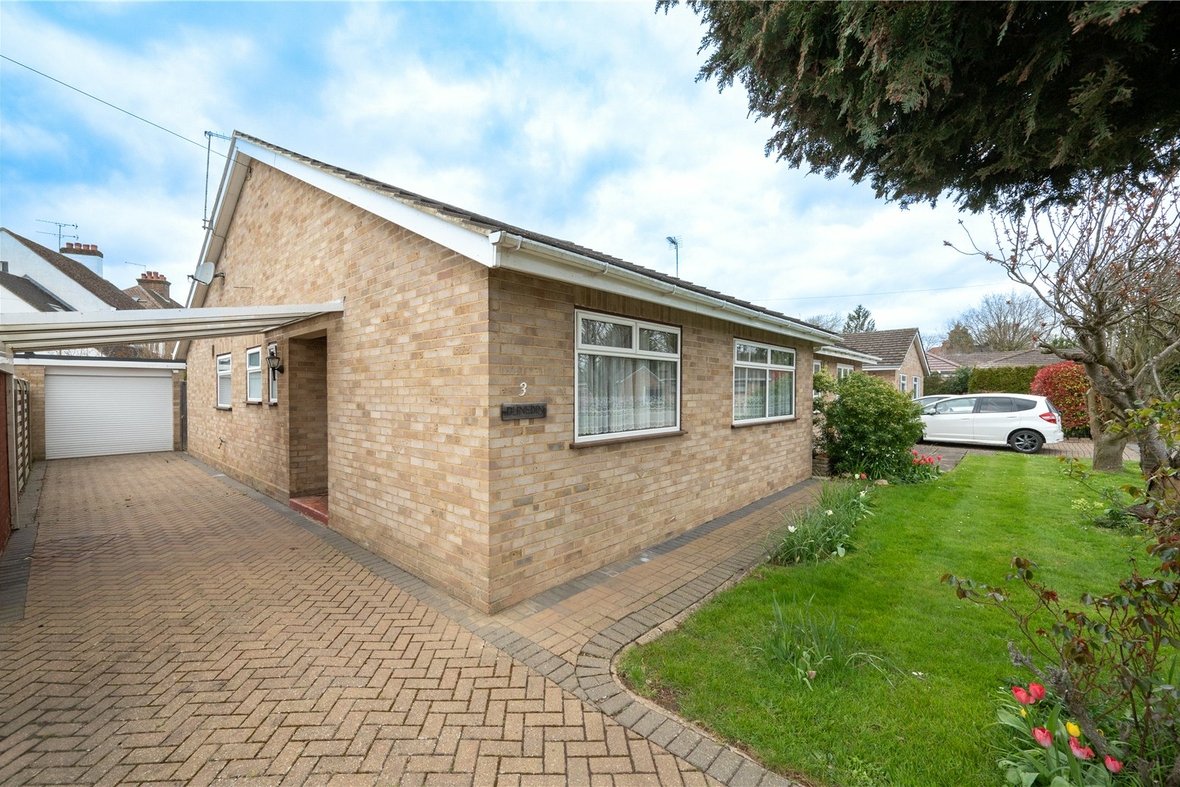 2 Bedroom Bungalow Sold Subject to Contract in Sewell Close, St. Albans, St Albans, Hertfordshire - View 16 - Collinson Hall