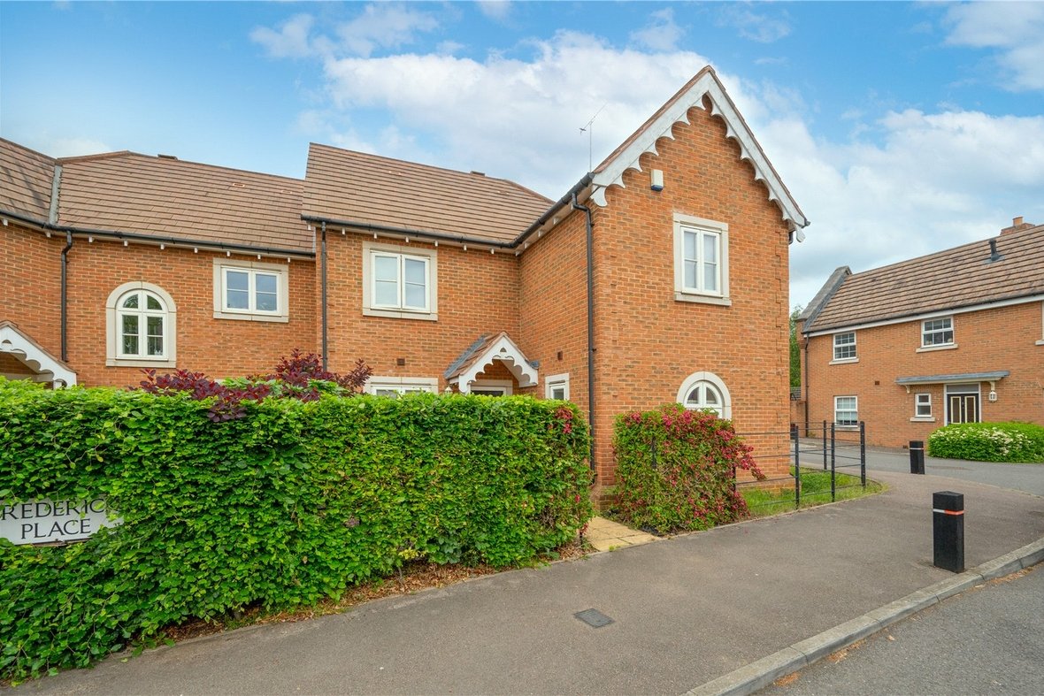 4 Bedroom House For SaleHouse For Sale in Frederick Place, Frogmore, St. Albans - View 1 - Collinson Hall