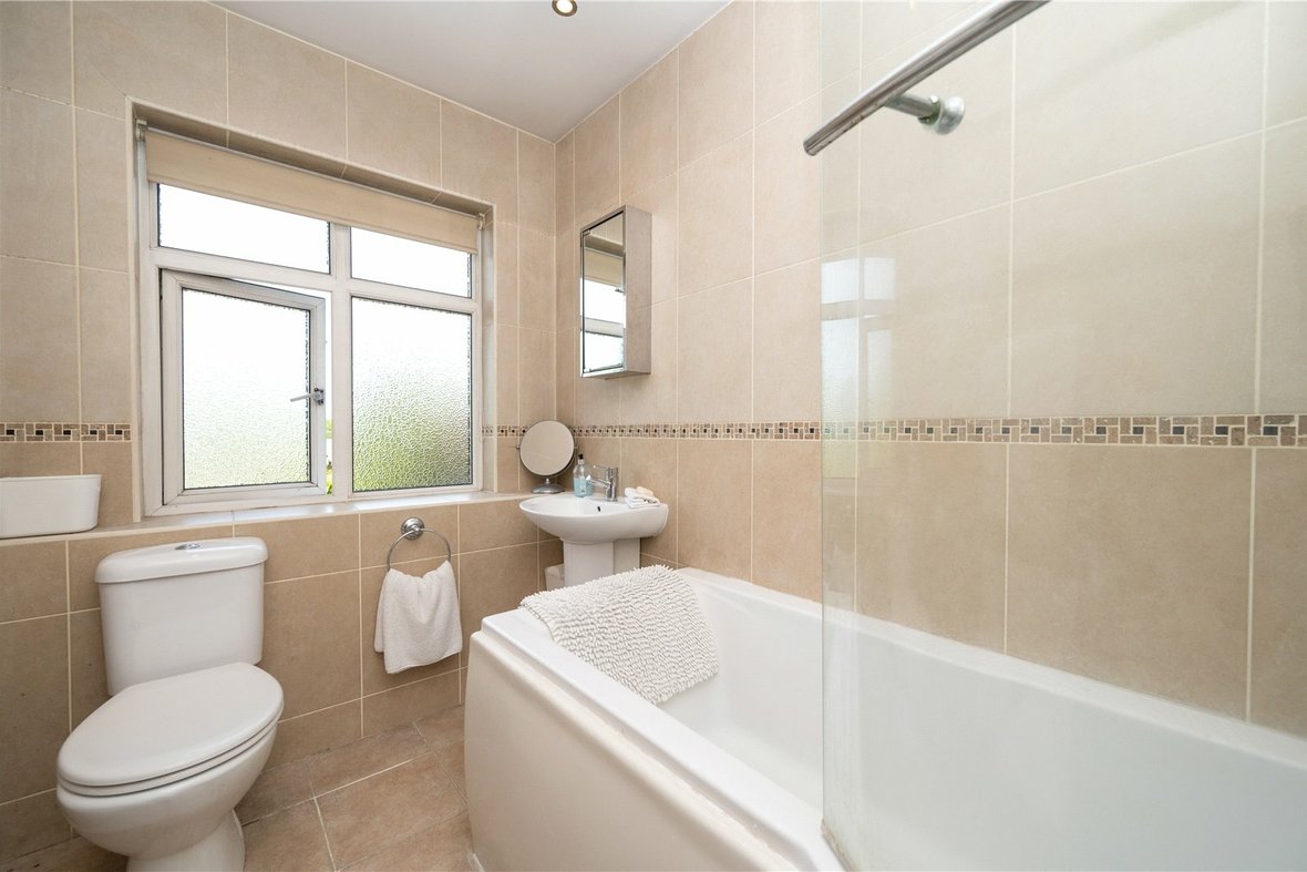 4 Bedroom House For Sale in Nightingale Lane, St. Albans, Hertfordshire - View 13 - Collinson Hall