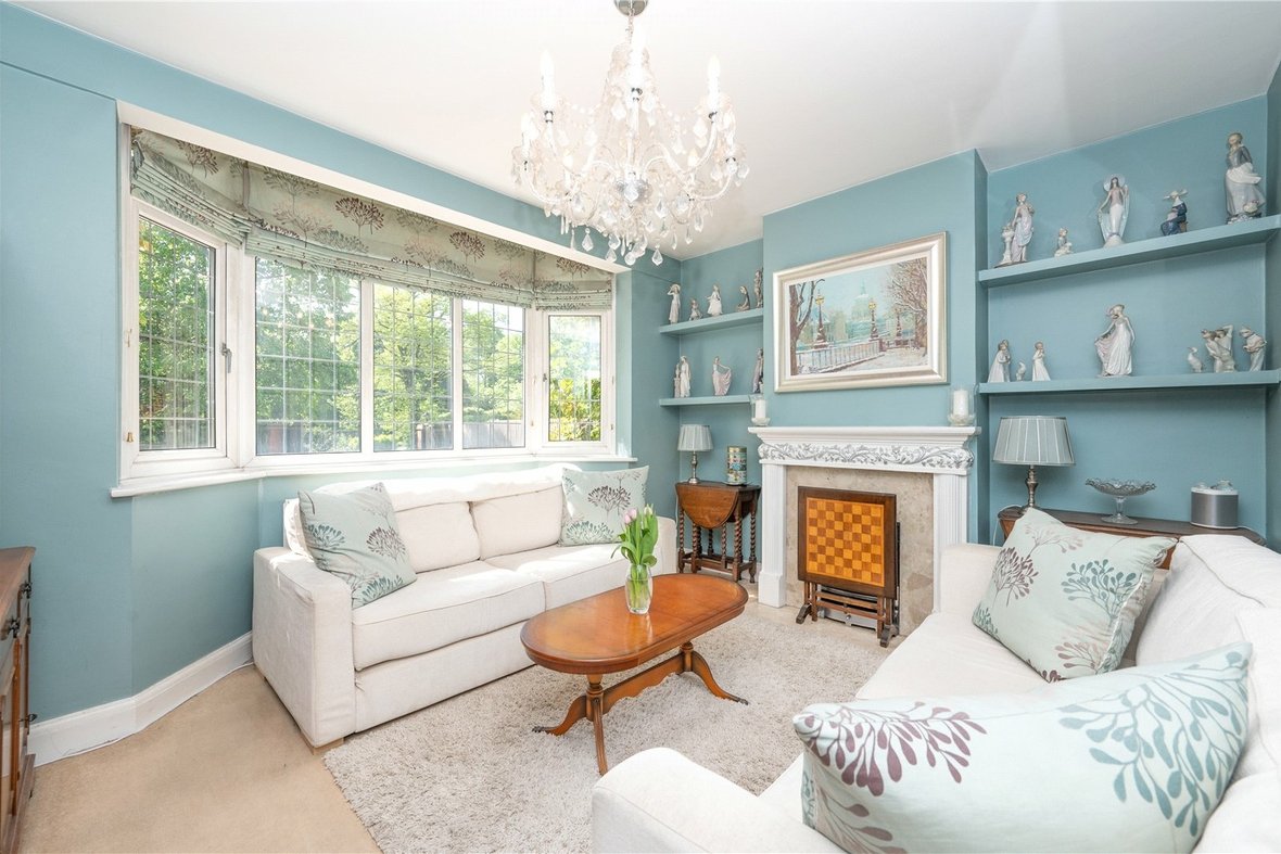 4 Bedroom House For Sale in Nightingale Lane, St. Albans, Hertfordshire - View 2 - Collinson Hall