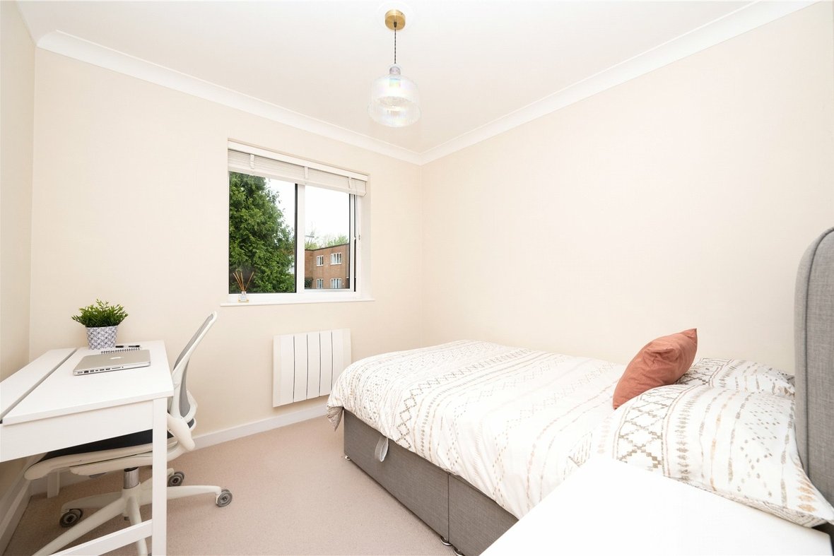 2 Bedroom Apartment Sold Subject to Contract in Hillside Road, St. Albans, Hertfordshire - View 10 - Collinson Hall