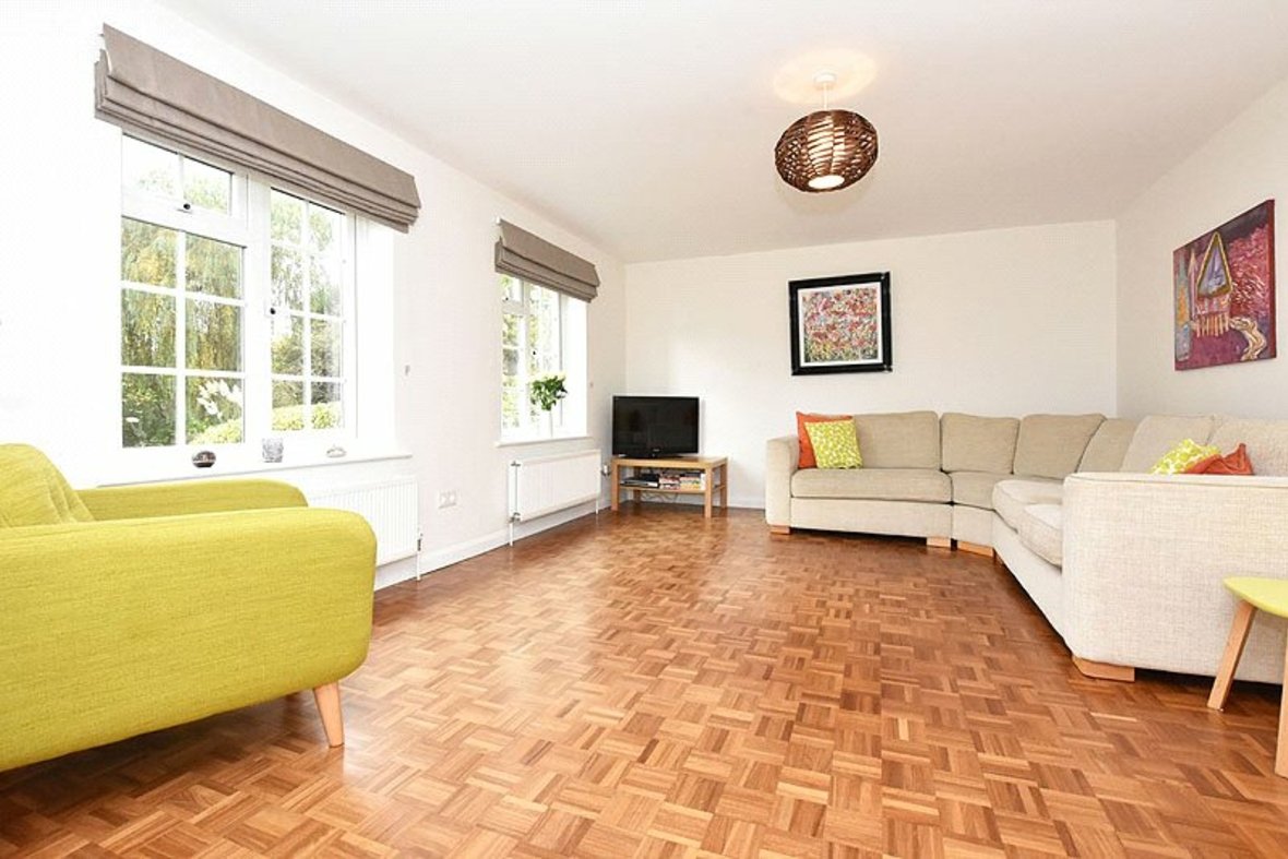 4 Bedroom House Let Agreed in Fryth Mead, St. Albans, Hertfordshire - View 3 - Collinson Hall