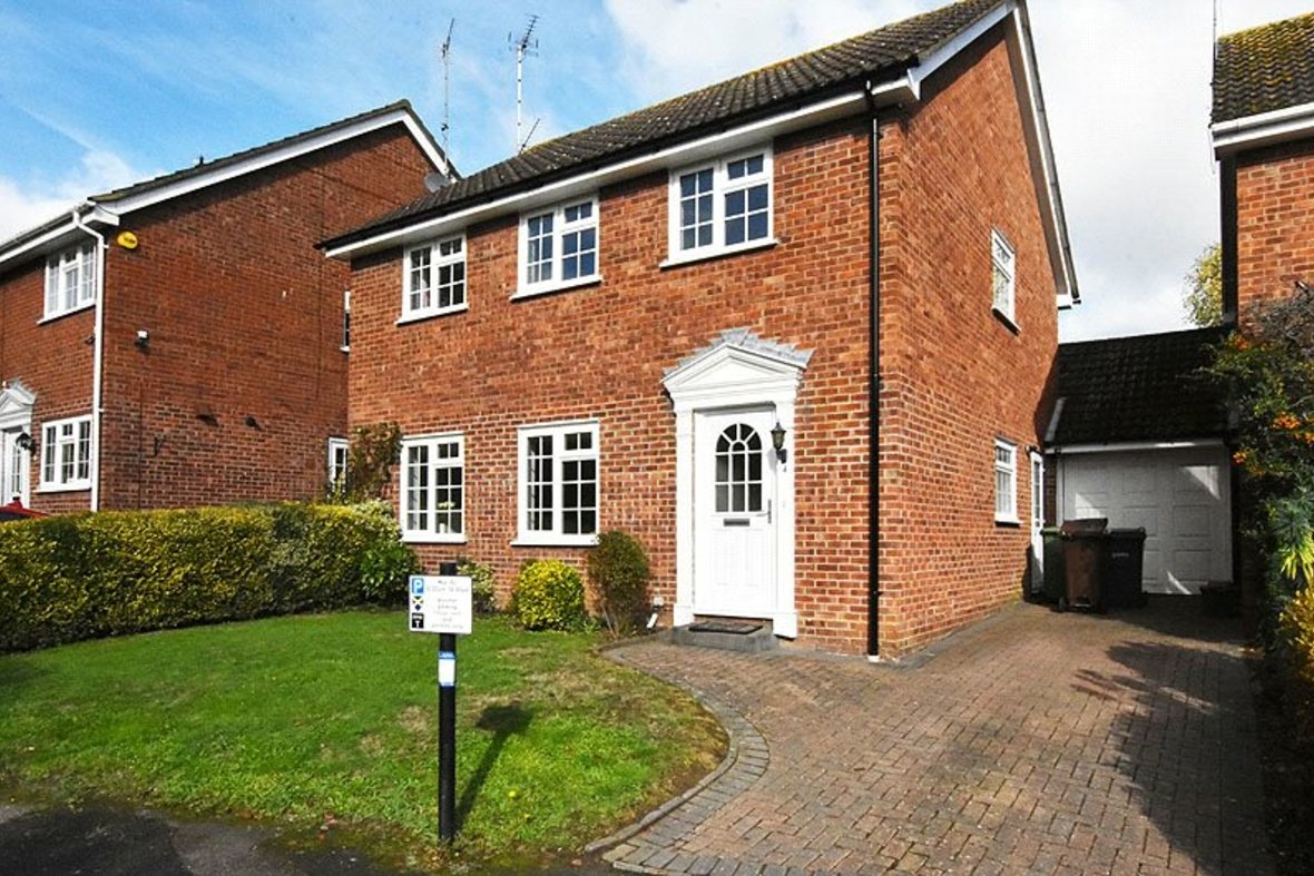 4 Bedroom House Let Agreed in Fryth Mead, St. Albans, Hertfordshire - View 1 - Collinson Hall