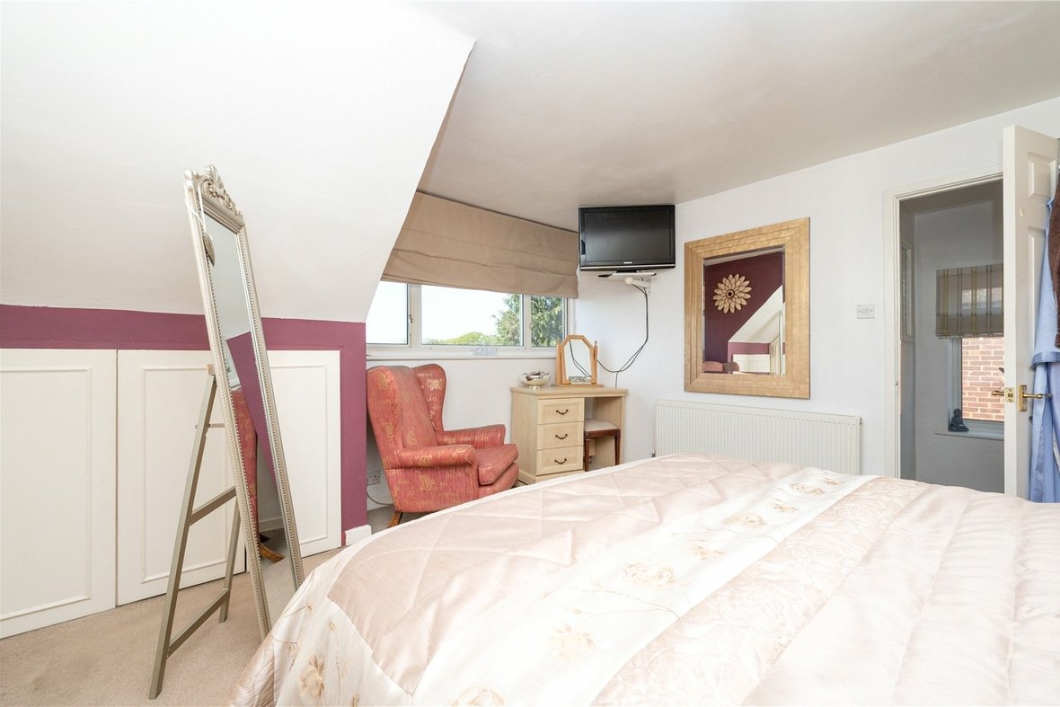 2 Bedroom Apartment,maisonette For Sale in Oakwood Road, Bricket Wood, St. Albans - View 10 - Collinson Hall