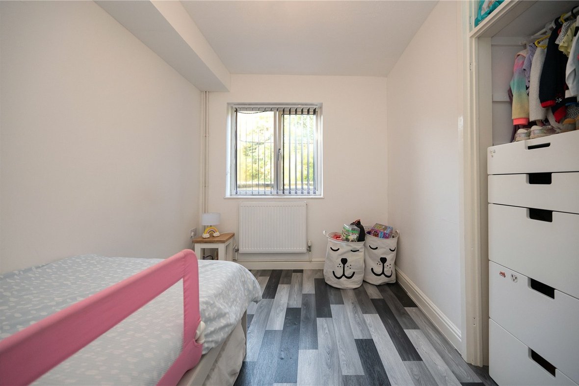 2 Bedroom Apartment Let AgreedApartment Let Agreed in New House Park, St. Albans, Hertfordshire - View 9 - Collinson Hall