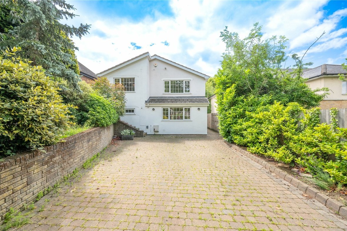 4 Bedroom House Let AgreedHouse Let Agreed in The Uplands, Bricket Wood, St. Albans - View 1 - Collinson Hall