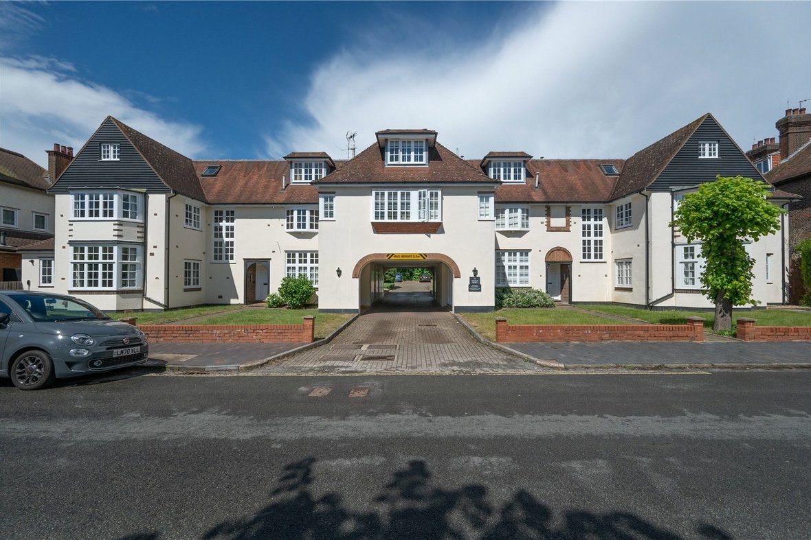 1 Bedroom Apartment Let in Avenue Road, St. Albans, Hertfordshire - View 1 - Collinson Hall