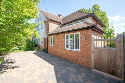 3 Bedroom  For Sale in Batchwood View, St. Albans, Hertfordshire - Collinson Hall