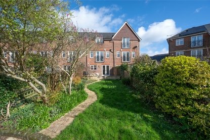 3 Bedroom House LetHouse Let in Minister Court, Frogmore, St. Albans - Collinson Hall