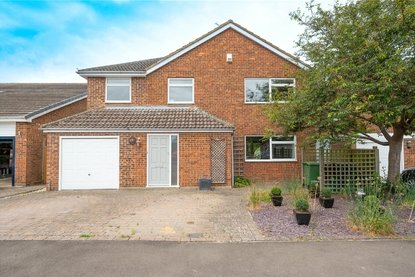 5 Bedroom House For Sale in Hawthorn Way, St. Albans, Hertfordshire - Collinson Hall