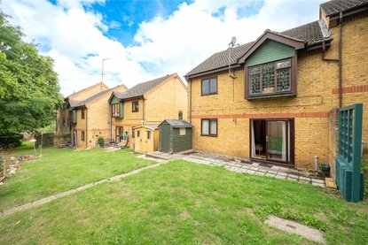 1 Bedroom Apartment Sold Subject to ContractApartment Sold Subject to Contract in Grindcobbe, St. Albans, Hertfordshire - Collinson Hall