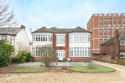 2 Bedroom Apartment Let AgreedApartment Let Agreed in Grosvenor Road, St. Albans - Collinson Hall