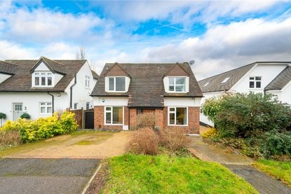 3 Bedroom House New InstructionHouse New Instruction in Mount Drive, Park Street, St. Albans - Collinson Hall