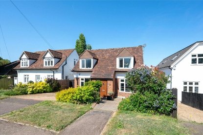 3 Bedroom House For SaleHouse For Sale in Mount Drive, Park Street, St. Albans - Collinson Hall